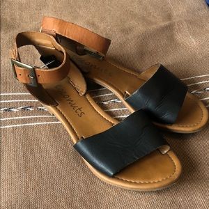 Coconuts two tone sandals size 5